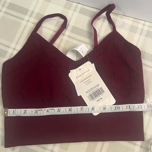 NWT FABLETICS SEAMLESS RIBBED MIDI SPORTS BRA Sz S/6. BURGUNDY/MAROON